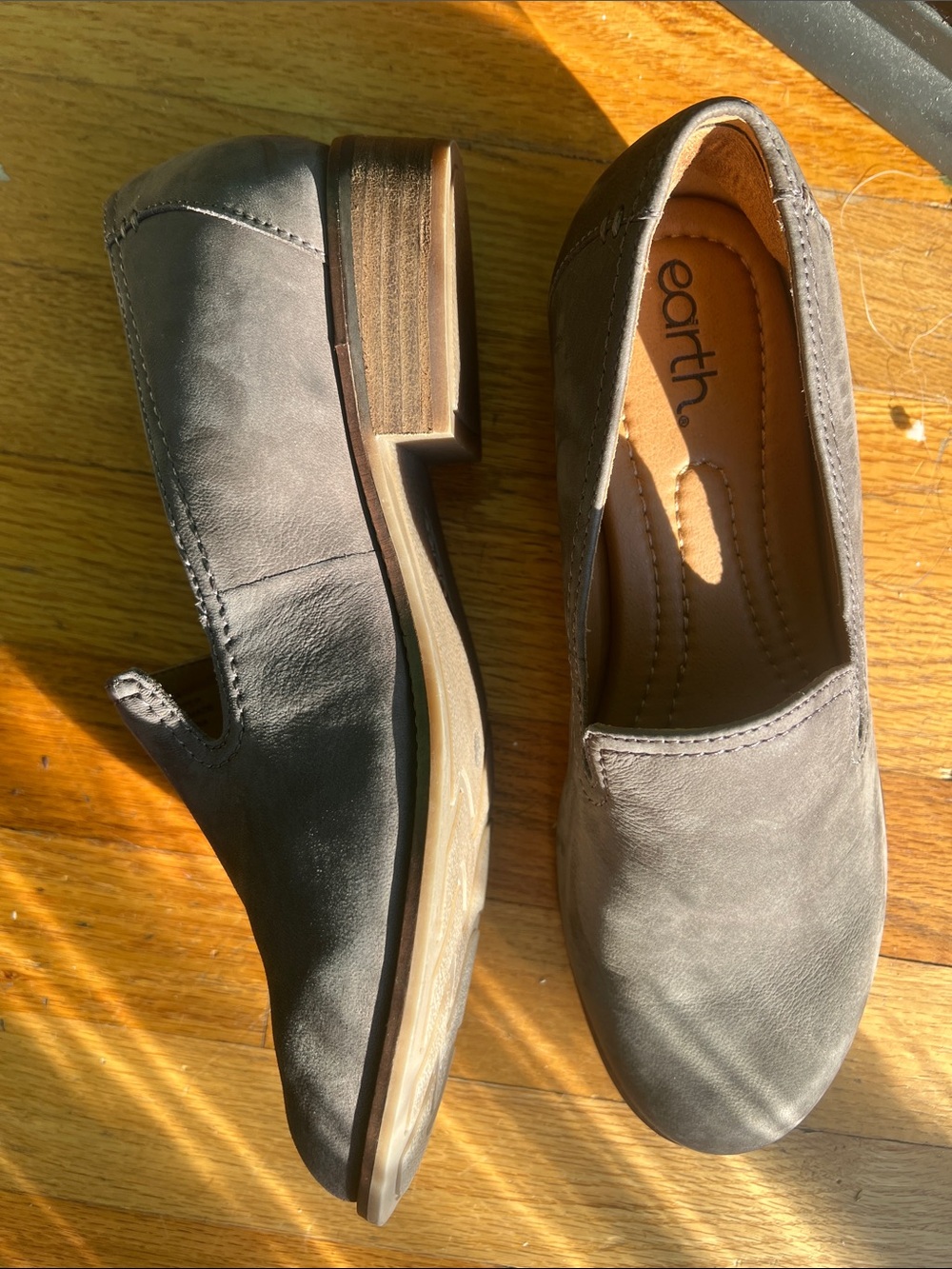 Earth Etedna Taupe Slip-On leather cushioned Women's Loafers - Size 8.5